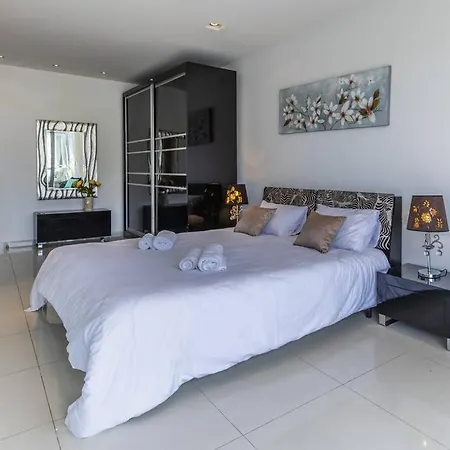 Unique Penthouse With Private Pool & Sea View